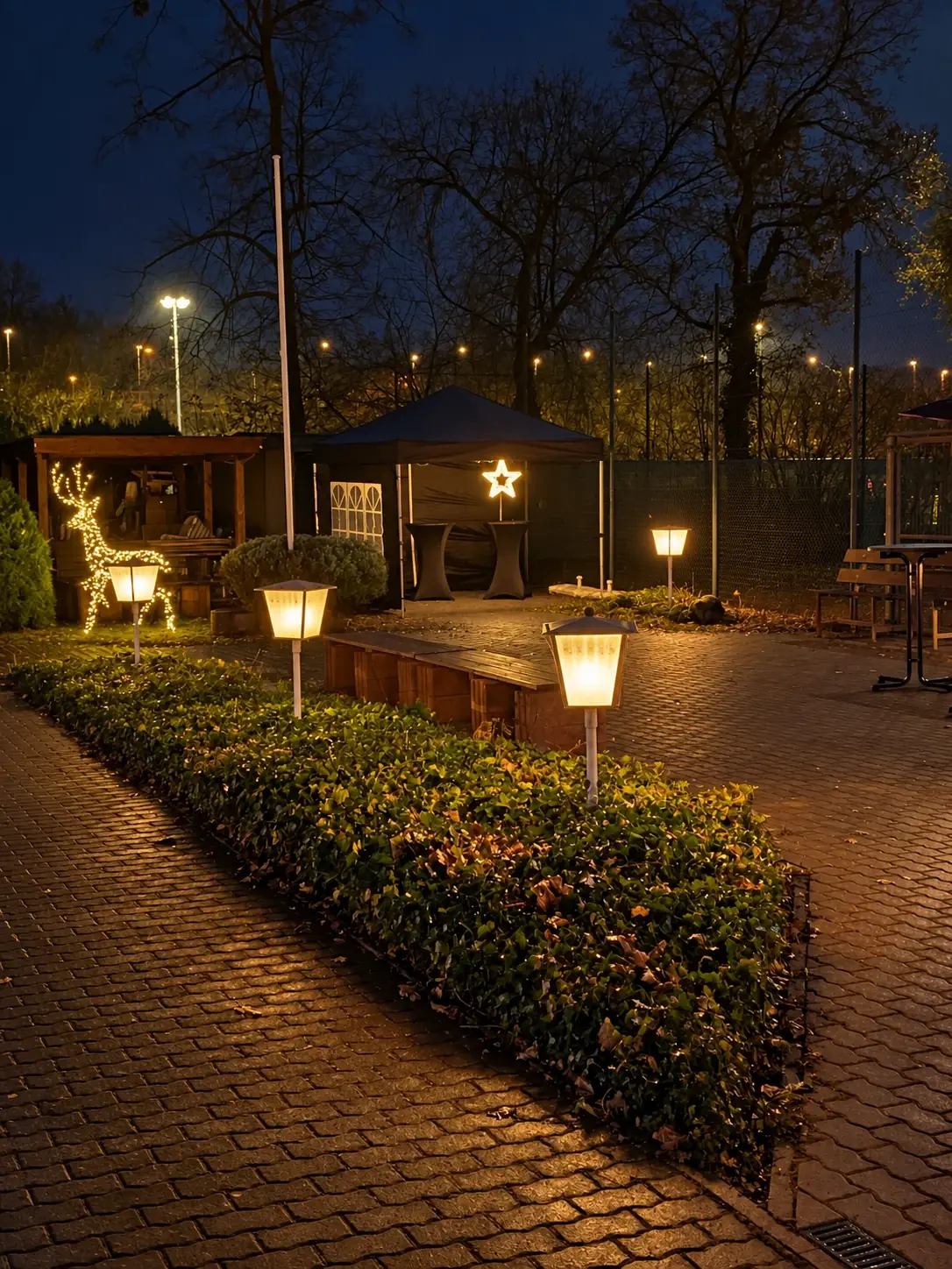 Lichter im Garten bei Nacht